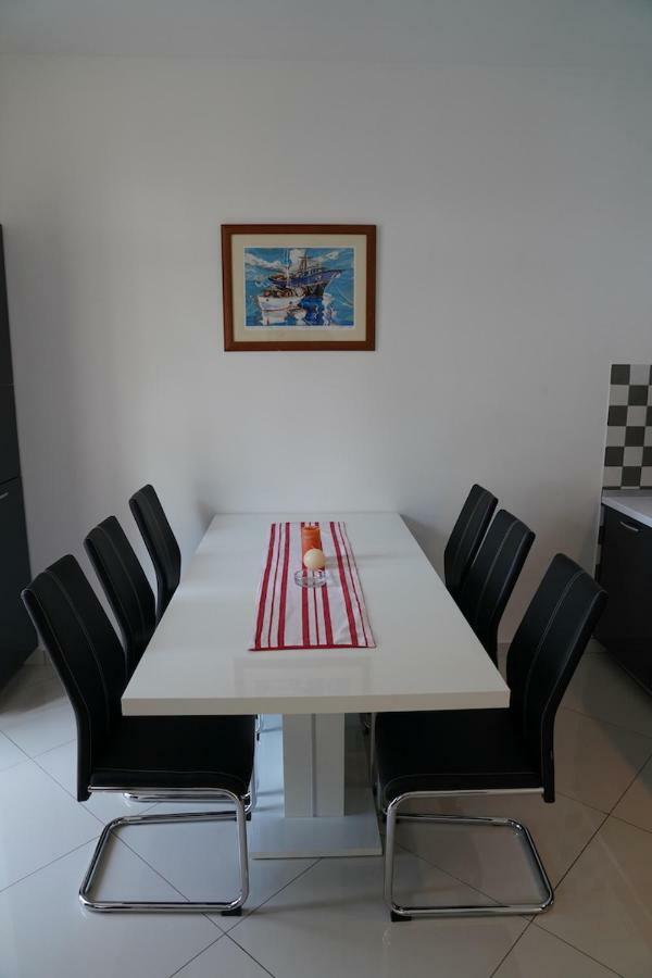 Sesar Apartments Krk - No. 2 Vinko Krk Town Εξωτερικό φωτογραφία